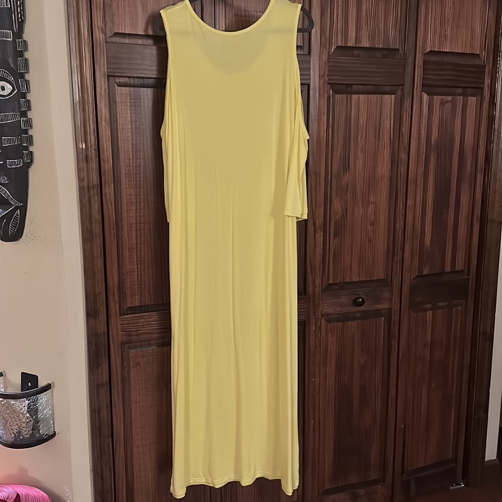 Maxi dress, off shoulders, mid length sleeve - Picture 3 of 3